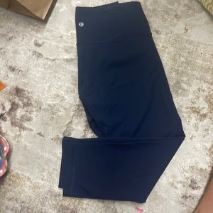 Cropped Navy Lulu Lemon Leggings